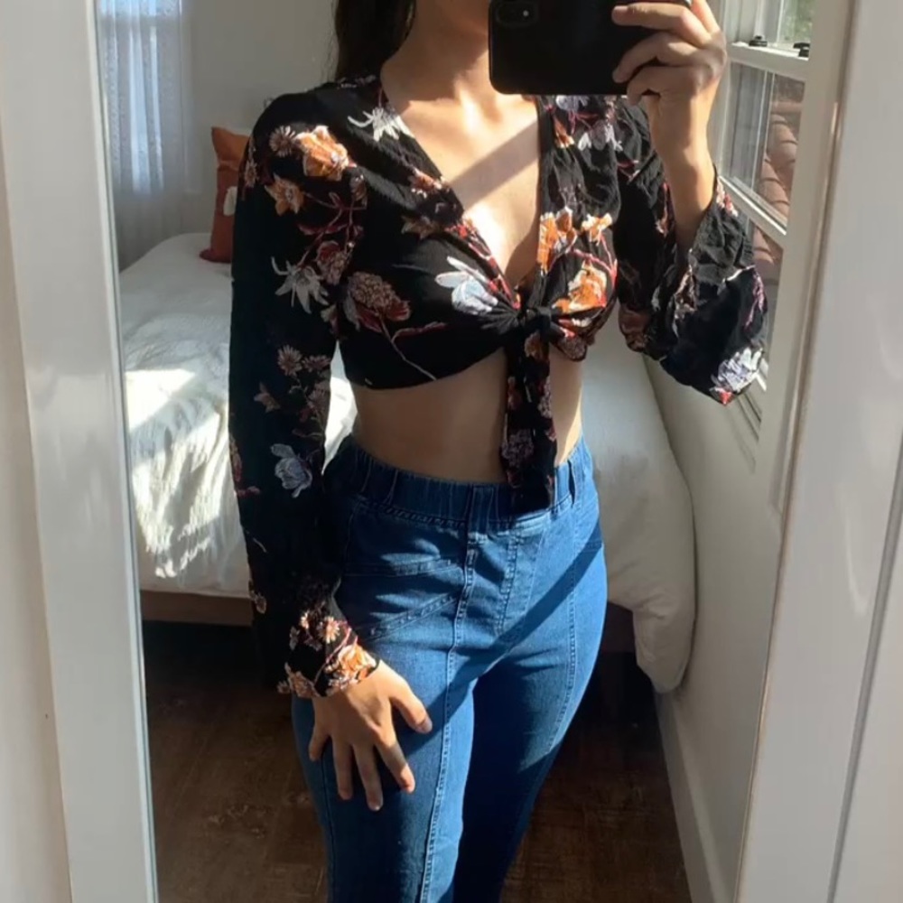 NWOT bell sleeve wrap top crop